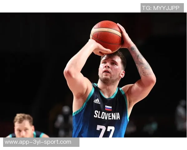 东契奇首秀表现出色15投7中三分球4记斩获25分7篮板4助攻 东契奇首秀表现出色15投7中三分球4记斩获25分7篮板4助攻