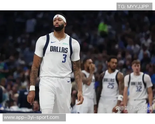 独行侠训练照曝光弗拉格与安东尼戴维斯展开激烈对抗