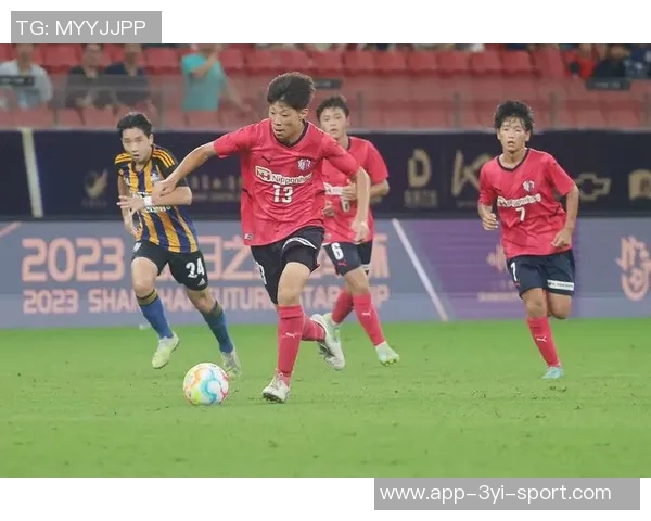 李东炅结束兵役重返蔚山现代足球队开启新征程 李东炅结束兵役重返蔚山现代足球队开启新征程