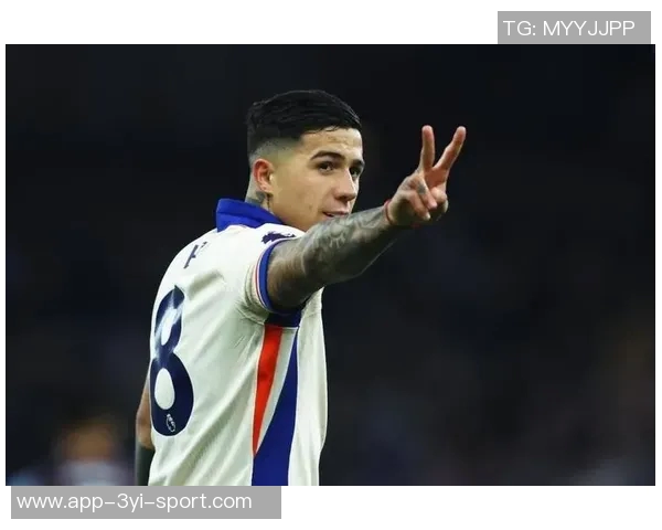 恩佐与加纳乔共同探讨切尔西圣诞慈善活动的足球团结力量 恩佐与加纳乔共同探讨切尔西圣诞慈善活动的足球团结力量